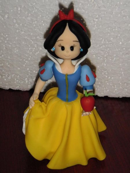 Topo de Bolo Branca de Neve vestido levantado